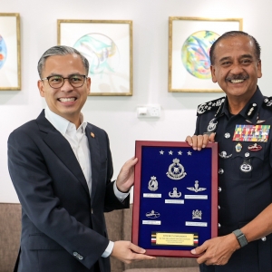 Saya hargai komitmen Ketua Polis Negara bantu tangani jenayah siber – Fahmi Fadzil