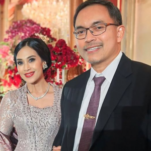 Pelakon Indonesia, Diah Permatasari dedah tak pernah keluar duit sendiri selama 28 tahun nikah dengan suami