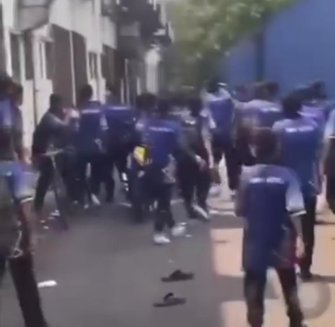Pelajar sekolah gaduh belakang restoran di Meru