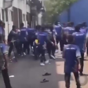 Pelajar sekolah gaduh belakang restoran di Meru