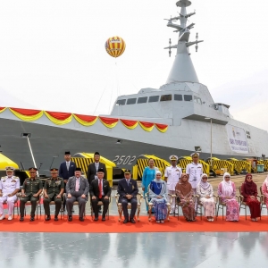 Tengku Permaisuri Norashikin lancar Kapal Tempur Pesisir (LCS) Raja Muda Nala