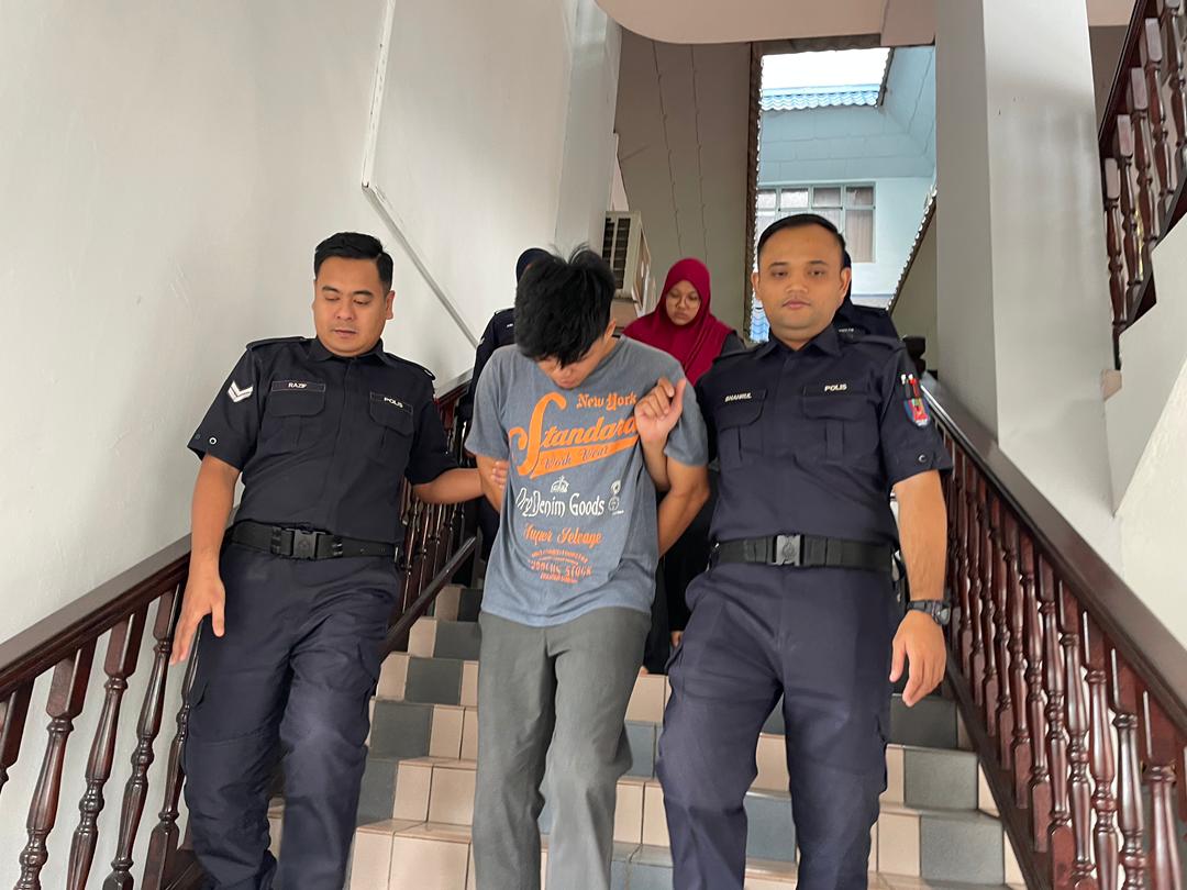 Pasangan tunang didakwa joli guna kad ATM orang lain