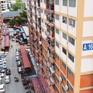 Sebagai orang Malaysia tak perlulah galak sangat sewakan rumah kepada orang asing