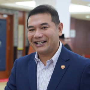 Salah tunggang, nampak bangang – Rafizi sindir PAS