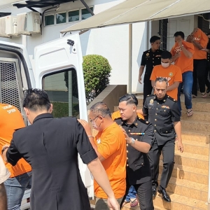Enam lagi anggota polis ditahan SPRM, disyaki meminta dan menerima rasuah kira-kira RM12,000