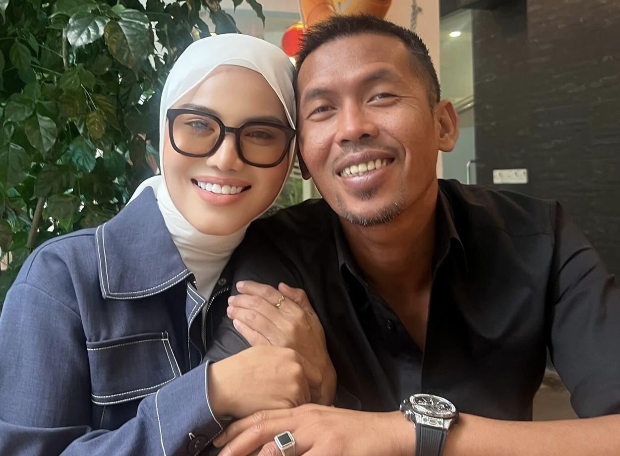 Watie Betulkan Gigi, Dedah Shuib Seorang Yang Cerewet - “Kalau Keluar Tak Mekap Bising, Mekap Kita Crack Pun Bising"